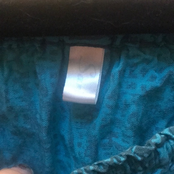 off shoulder crop top - Picture 3 of 3